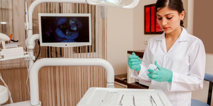 5 Steps to Become a Dental Assistant (Requirements & Degree)