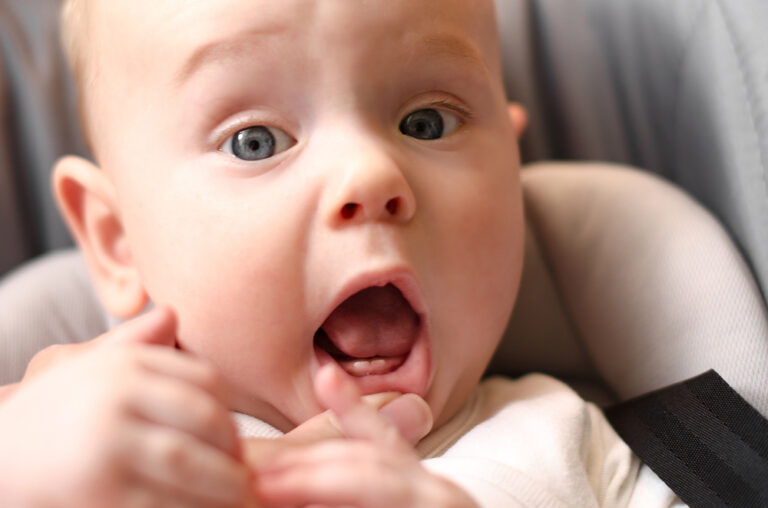 Can you see teeth in baby gums? What’s the sign?